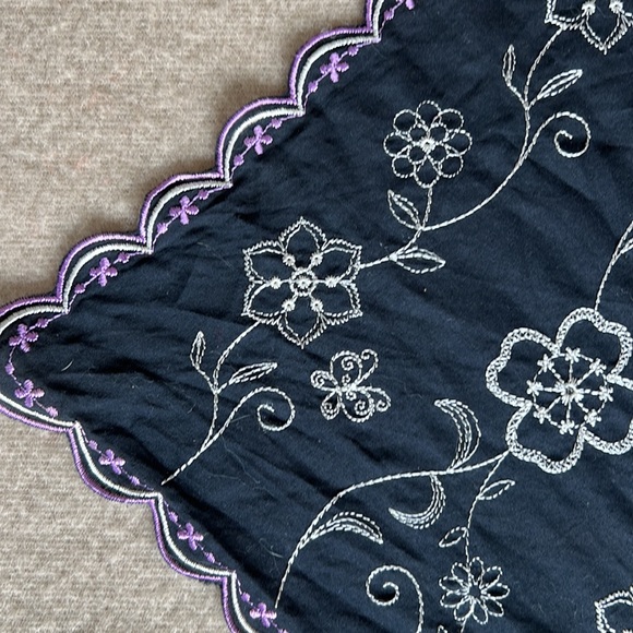 Anna Sui Scraf - Picture 4 of 4